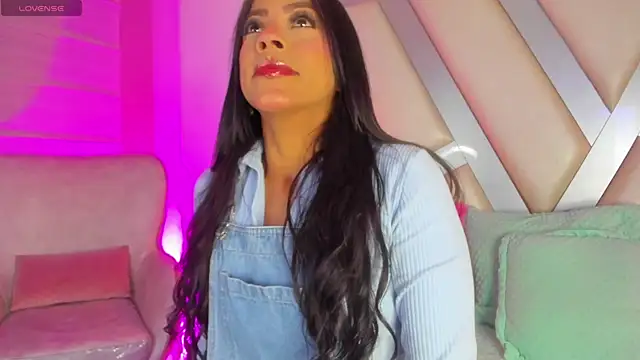 Snapshot of Amber_villalobos_ chatting on May 2026 04:43:02 AM Amber villalobos online show from May 2026 04:43:02 AM