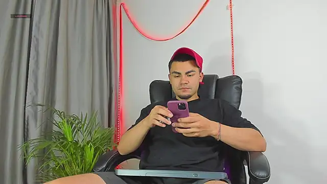 kalivan voinesscu online show from December 2025 08:08:02 AM