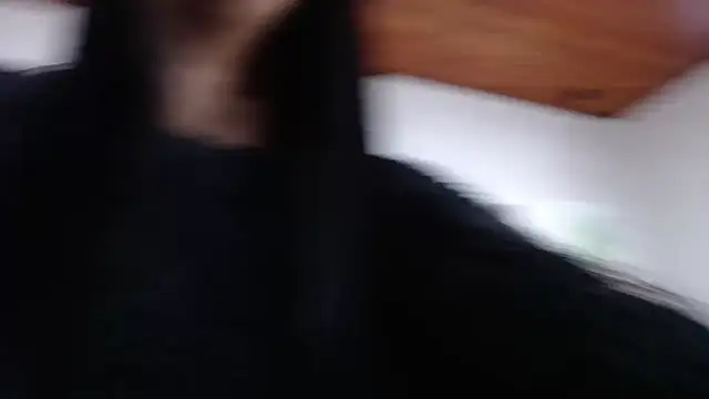 Snapshot of CarolineBrunx chatting on October 2025 03:54:02 AM CarolineBrunx online show from October 2025 03:54:02 AM