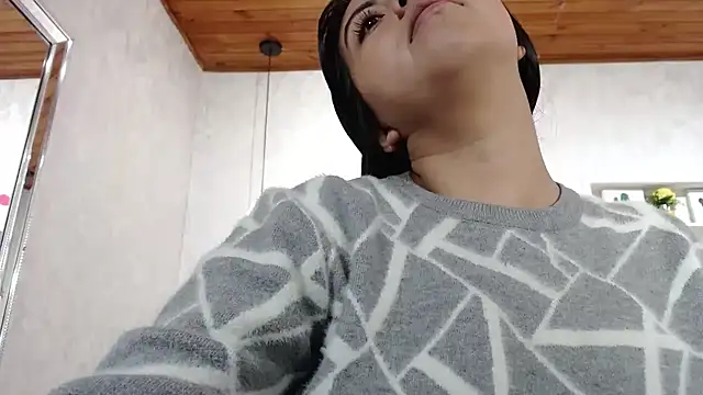 Snapshot of CarolineBrunx chatting on October 2025 03:19:01 AM CarolineBrunx online show from October 2025 03:19:01 AM