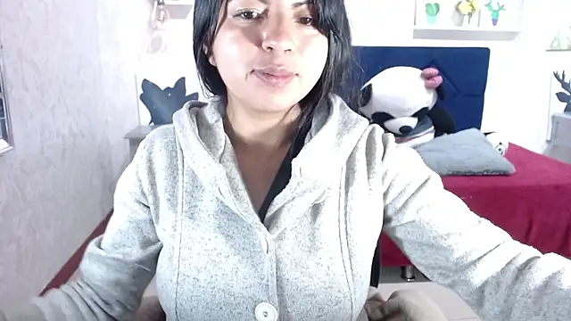 Snapshot of CarolineBrunx chatting on November 2025 04:00:02 AM CarolineBrunx online show from November 2025 04:00:02 AM