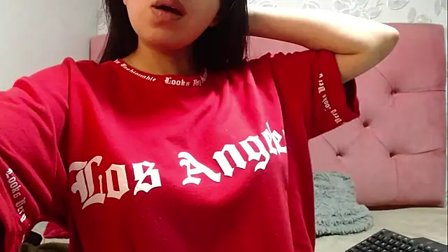 Snapshot of CarolineBrunx chatting on December 2025 10:19:01 PM CarolineBrunx online show from December 2025 10:19:01 PM