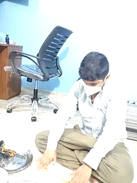 Snapshot of Ishan003 chatting on November 2025 02:28:01 PM Ishan003 online show from November 2025 02:28:01 PM