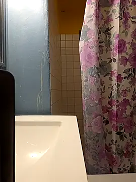 Snapshot of Jovende28 chatting on October 2025 01:23:02 PM Jovende28 online show from October 2025 01:23:02 PM