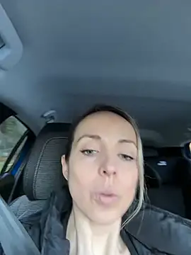 Snapshot of Annelibre chatting on January 2025 10:00:01 AM Annelibre online show from January 2025 10:00:01 AM