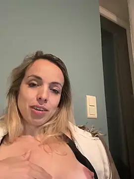 Snapshot of Annelibre chatting on November 2025 12:01:02 AM Annelibre online show from November 2025 12:01:02 AM