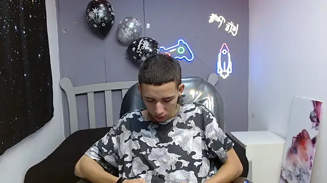 Snapshot of JackSwan18 chatting on January 2025 12:37:01 PM JackSwan18 online show from January 2025 12:37:01 PM