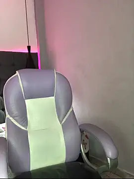 Snapshot of JackSwan18 chatting on November 2025 07:43:01 PM JackSwan18 online show from November 2025 07:43:01 PM