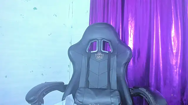 Snapshot of jonson- chatting on October 2025 08:18:02 PM jonson- online show from October 2025 08:18:02 PM