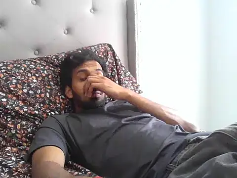 skinny  boy   online show from February 2026 07:45:01 PM