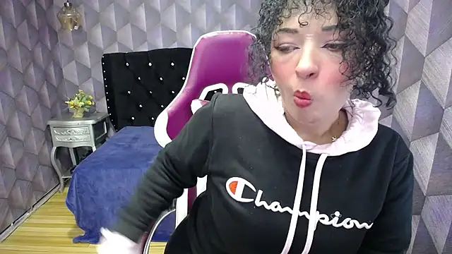 Sofiacowperx online show from February 2025 02:10:01 PM