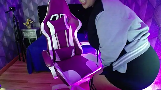 Sofiacowperx online show from February 2025 04:14:02 PM