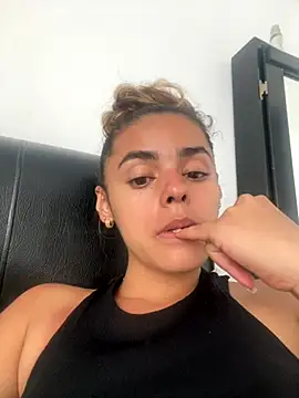 Snapshot of ZoeJohnsoon chatting on November 2025 05:13:02 PM ZoeJohnsoon online show from November 2025 05:13:02 PM