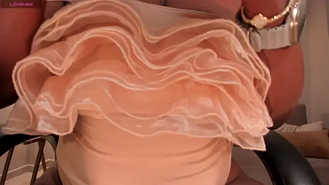 Snapshot of SavannahStorm chatting on October 2025 01:06:02 PM SavannahStorm online show from October 2025 01:06:02 PM