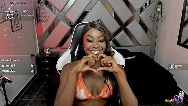 Snapshot of Nahomi-Hill chatting on February 2025 07:57:02 PM Nahomi-Hill online show from February 2025 07:57:02 PM