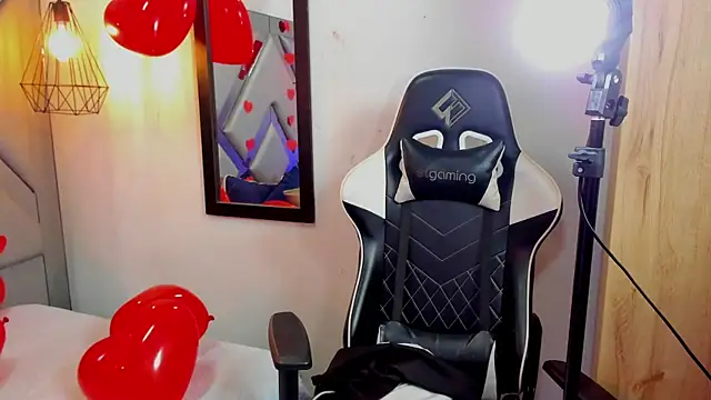 Snapshot of Nahomi-Hill chatting on February 2025 04:14:02 AM Nahomi-Hill online show from February 2025 04:14:02 AM