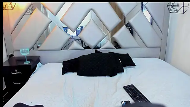 Snapshot of Nahomi-Hill chatting on November 2025 11:27:02 PM Nahomi-Hill online show from November 2025 11:27:02 PM