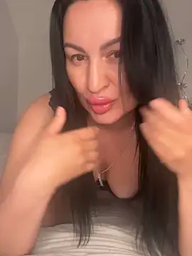 Helena7077 online show from April 2026 10:38:01 PM
