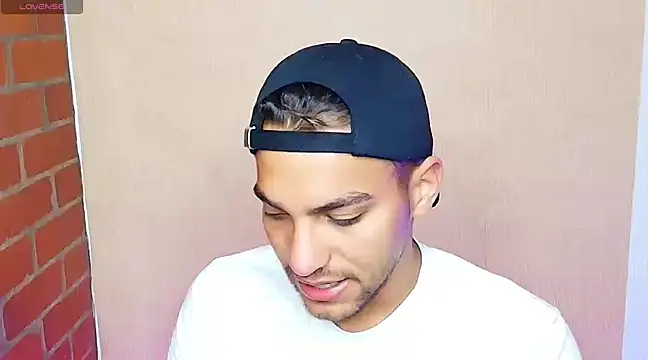 Leandro valenzuela online show from March 2025 10:21:02 PM