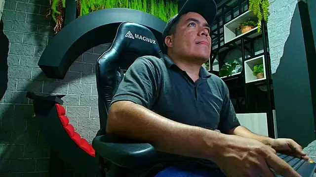 Snapshot of Jhonatan_Morales_S chatting on January 2025 01:32:01 AM Jhonatan Morales S online show from January 2025 01:32:01 AM