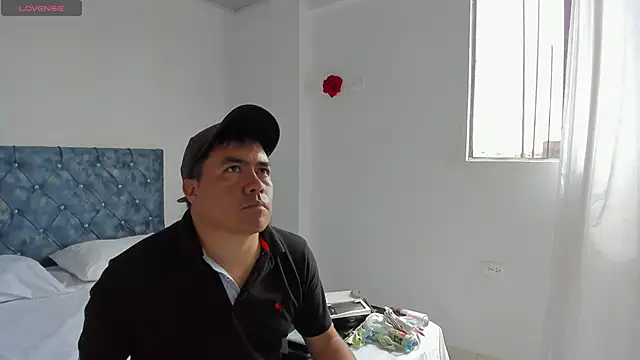 Snapshot of Jhonatan_Morales_S chatting on January 2025 07:00:01 PM Jhonatan Morales S online show from January 2025 07:00:01 PM