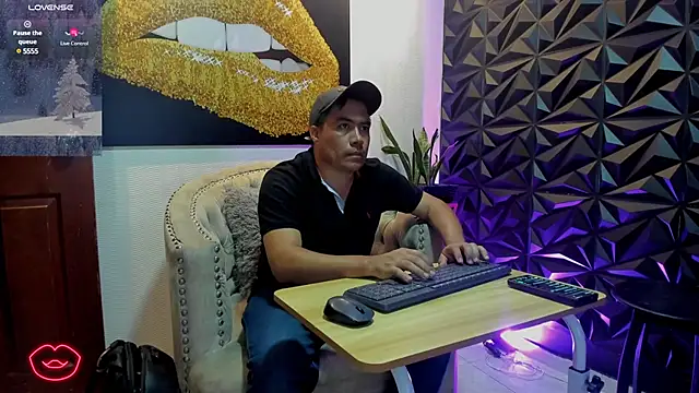 Snapshot of Jhonatan_Morales_S chatting on February 2025 07:55:01 PM Jhonatan Morales S online show from February 2025 07:55:01 PM