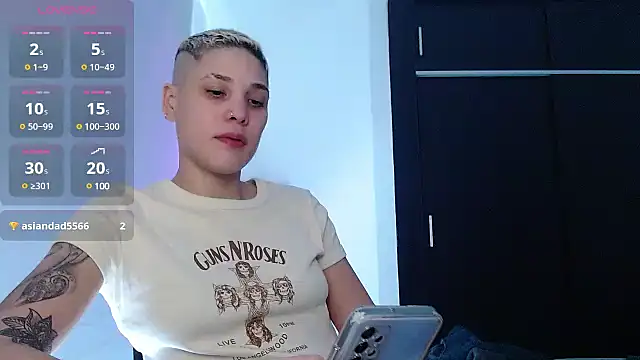 Snapshot of Charlee_pink chatting on December 2024 02:26:02 PM Charlee pink online show from December 2024 02:26:02 PM