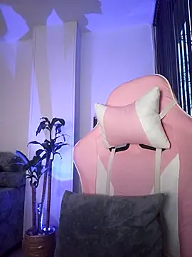 Snapshot of Charlee_pink chatting on January 2025 11:01:02 PM Charlee pink online show from January 2025 11:01:02 PM
