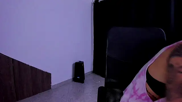 Snapshot of Charlee_pink chatting on September 2025 02:00:02 AM Charlee pink online show from September 2025 02:00:02 AM