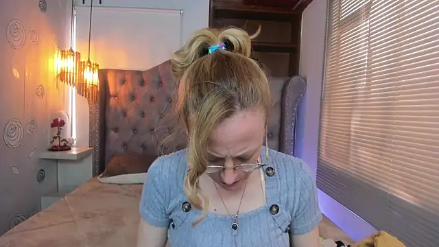 Snapshot of SammySanders chatting on February 2025 06:19:01 PM SammySanders online show from February 2025 06:19:01 PM