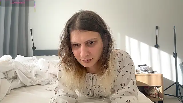 Alice Pinkhead online show from October 2025 09:41:02 AM