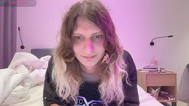 Alice Pinkhead online show from November 2025 09:42:02 AM