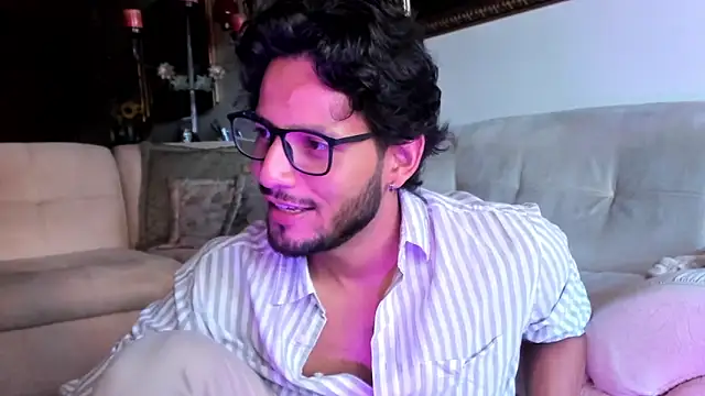 Nicholasrodrii online show from January 2025 09:39:02 PM