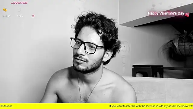 Nicholasrodrii online show from February 2025 10:32:02 PM