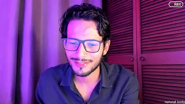 Nicholasrodrii online show from October 2025 10:51:02 PM