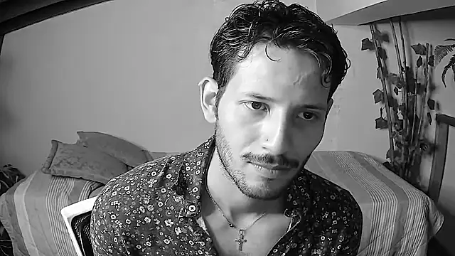 Snapshot of Nicholasrodrii chatting on June 2026 10:42:01 PM Nicholasrodrii online show from June 2026 10:42:01 PM