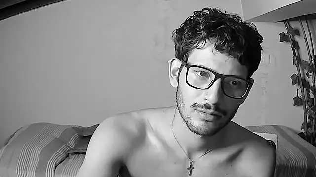 Snapshot of Nicholasrodrii chatting on June 2026 05:12:01 AM Nicholasrodrii online show from June 2026 05:12:01 AM