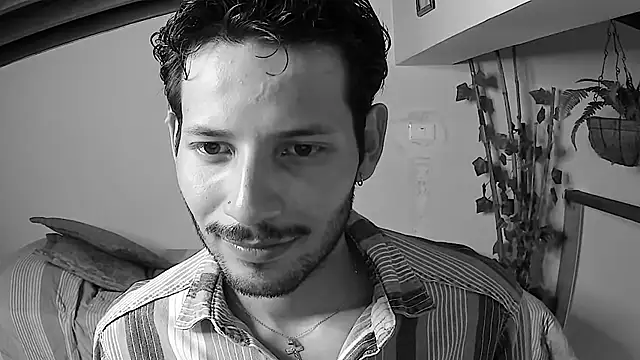 Snapshot of Nicholasrodrii chatting on June 2026 09:41:01 PM Nicholasrodrii online show from June 2026 09:41:01 PM