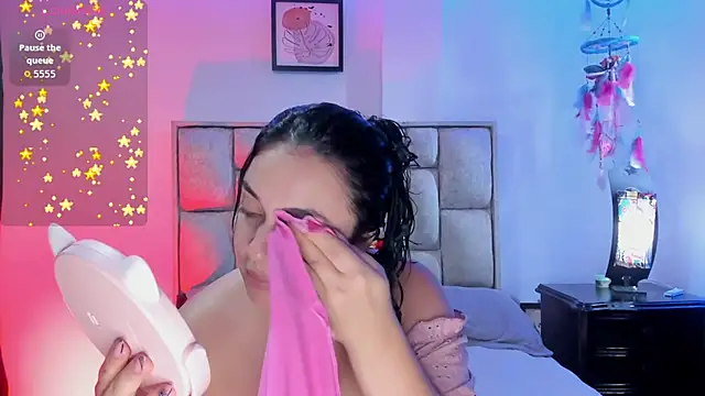 brianaGuzman online show from February 2026 07:04:01 PM