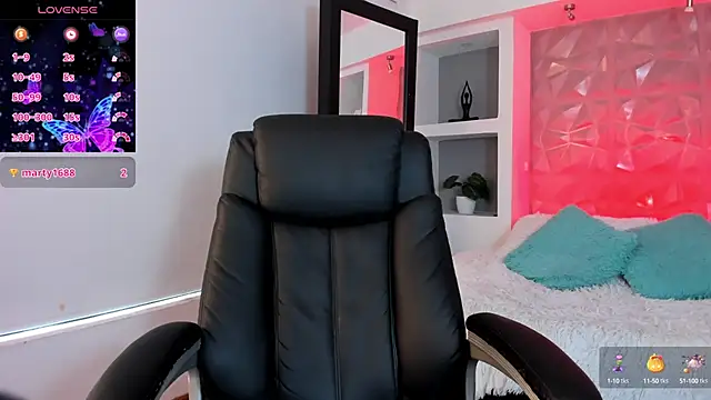 elisa collins online show from February 2025 07:58:02 PM