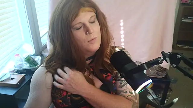 EmberLee online show from October 2025 08:51:02 PM