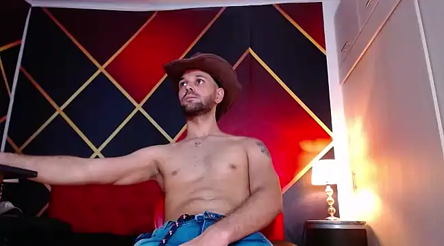 Snapshot of CindyandCarlo chatting on December 2024 07:16:02 PM CindyandCarlo online show from December 2024 07:16:02 PM