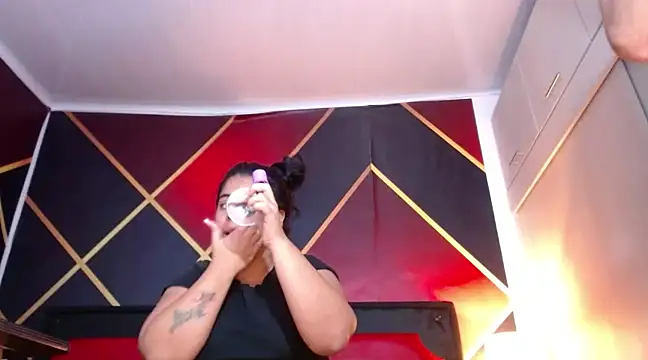 Snapshot of CindyandCarlo chatting on January 2025 04:51:02 PM CindyandCarlo online show from January 2025 04:51:02 PM