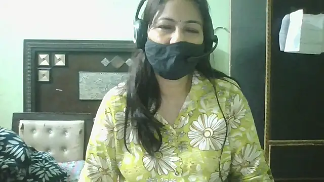 Snapshot of couplesuni chatting on May 2026 02:18:01 AM couplesuni online show from May 2026 02:18:01 AM