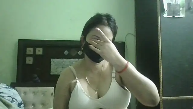 Snapshot of couplesuni chatting on July 2026 05:32:01 AM couplesuni online show from July 2026 05:32:01 AM