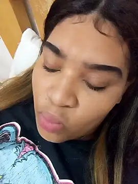 Snapshot of ambarlennoix chatting on December 2024 07:15:01 AM ambarlennoix online show from December 2024 07:15:01 AM