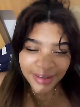 Snapshot of ambarlennoix chatting on February 2025 08:05:02 AM ambarlennoix online show from February 2025 08:05:02 AM