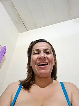 Snapshot of Zaralu_ chatting on February 2025 12:09:01 AM Zaralu online show from February 2025 12:09:01 AM