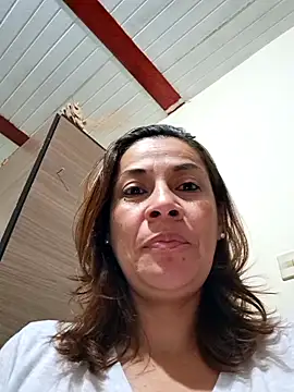 Snapshot of Zaralu_ chatting on November 2025 12:04:02 PM Zaralu online show from November 2025 12:04:02 PM