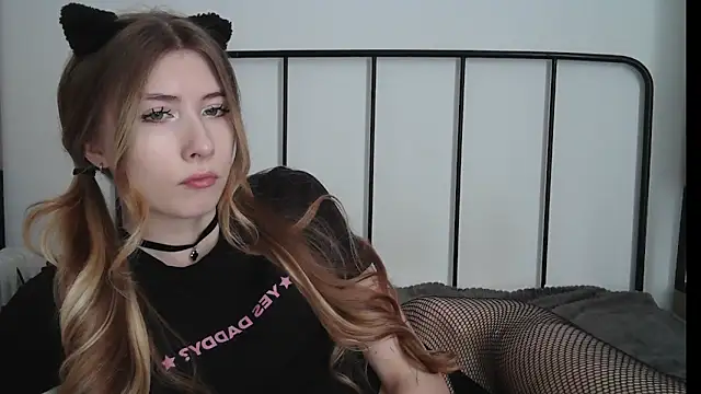 ErikaShyy online show from July 2026 10:22:02 AM